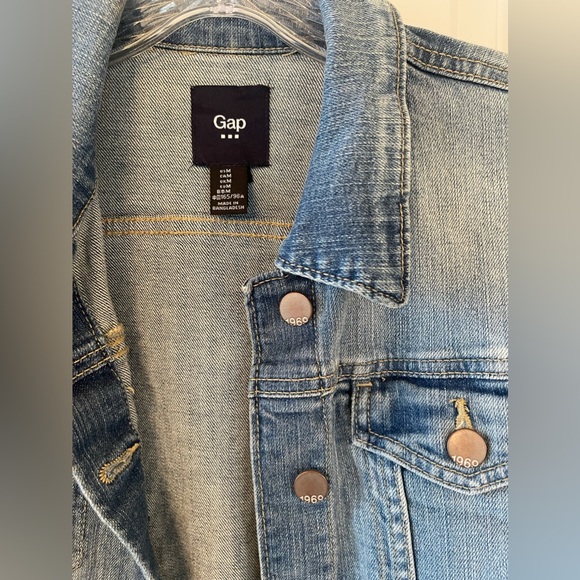 Cropped denim jean jacket from Gap size M - Picture 2 of 3